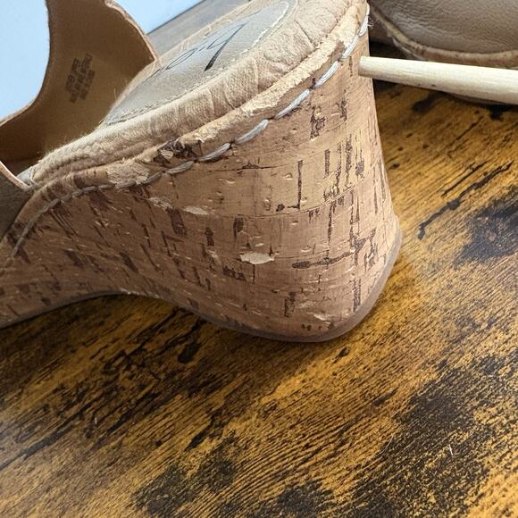 Born Wedge Sandal Womens Sz 9M Gold Pewter Leather Cork Rosette Boho Peasant - Picture 10 of 14